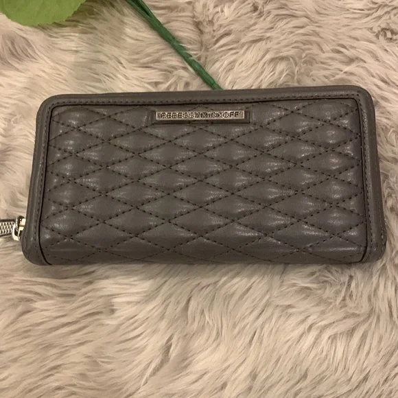🌹VINTAGE Rebecca Minkoff • Beautiful Gray Quilted Leather Large Zip Wallet - Picture 4 of 16